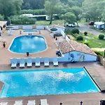 Mobil Avec Terrasse Pour 6 Personnes - Api-1-52-397 * Massillargues-Attuech