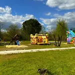 Mobil Avec Terrasse Pour 6 Personnes - Api-1-52-397 * Massillargues-Attuech