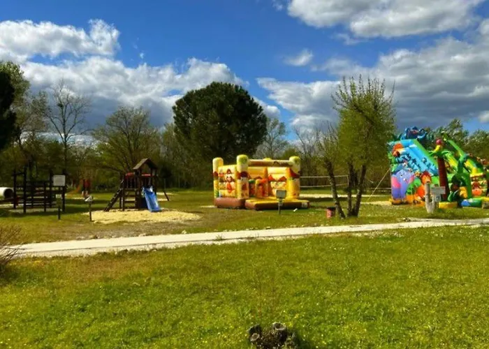 Mobil Avec Terrasse Pour 6 Personnes - Api-1-52-397 * Massillargues-Attuech